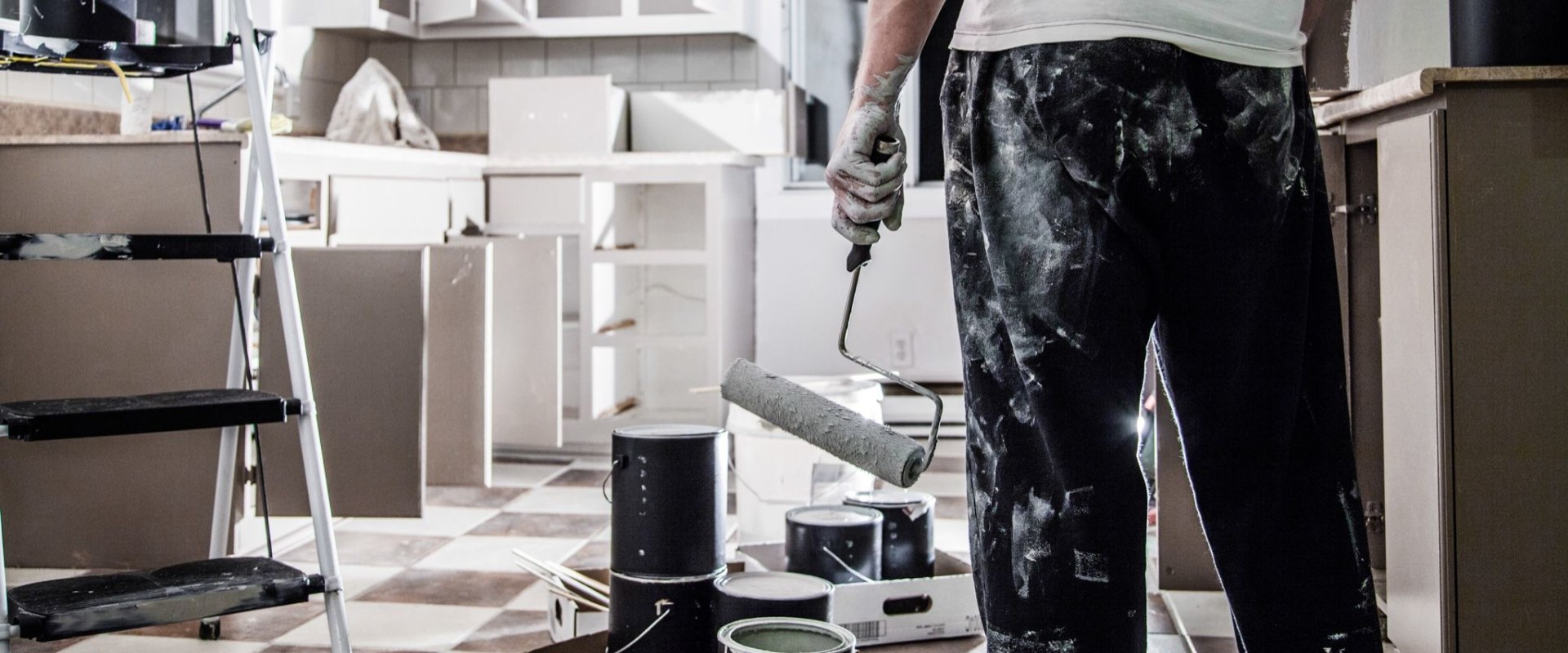 Hoeveel kost het om een 10x10 kamer te laten schilderen?